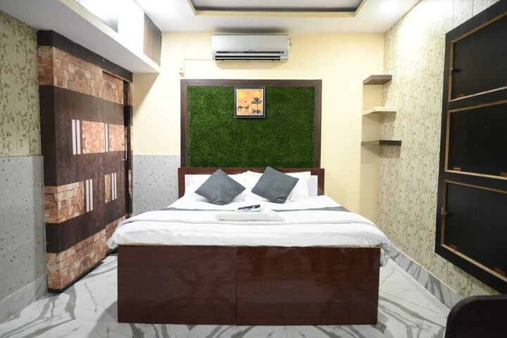 Room 15 of 25