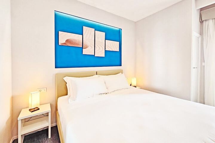 Room 27 of 82