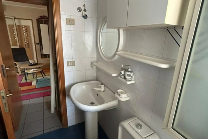 Room 5 of 15