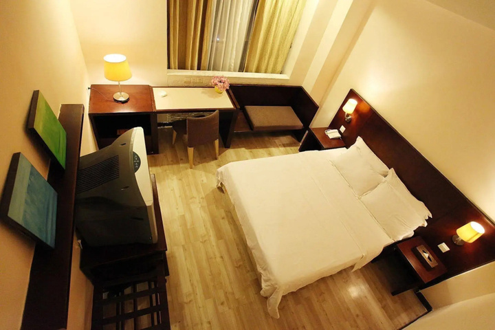 Room 9 of 19