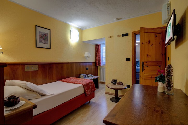 Room 6 of 111