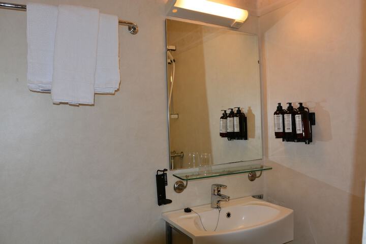 Room 15 of 43