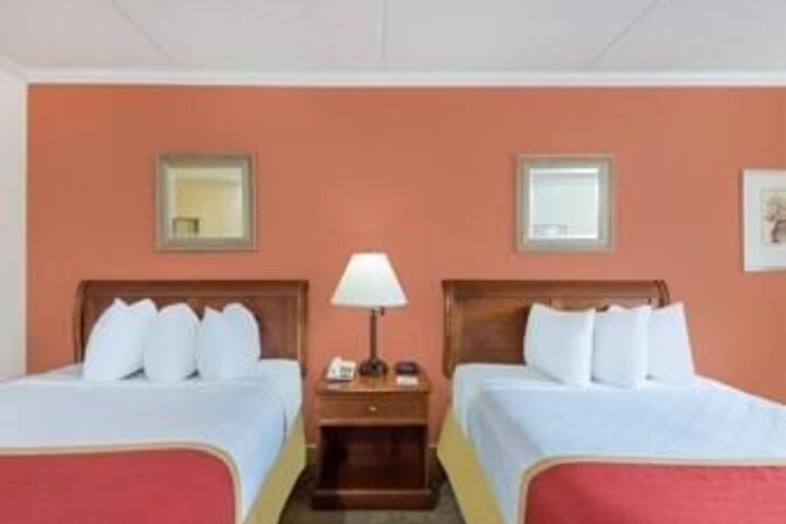Room 11 of 32