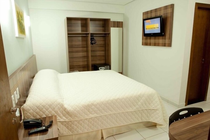 Room 13 of 38