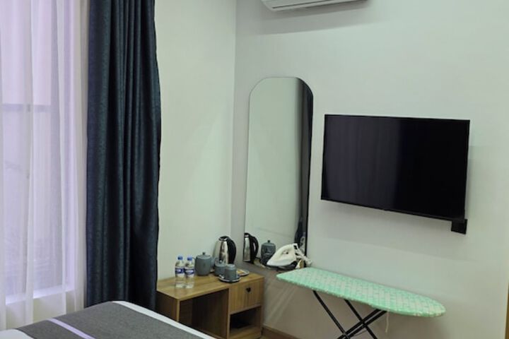 Room 32 of 61