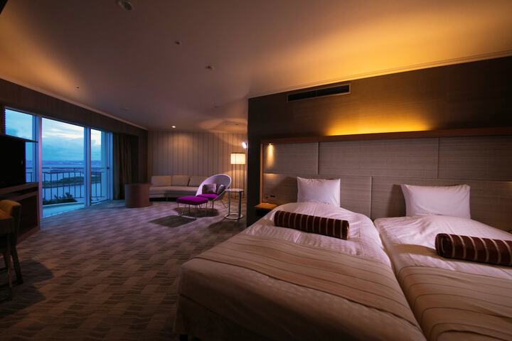 Room 8 of 145