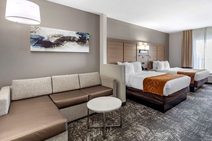 1 King Bed Suite (11 of 15)