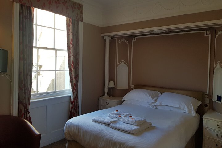 Room 6 of 19
