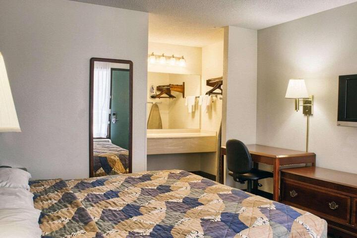 1 King Bed (1 of 7)