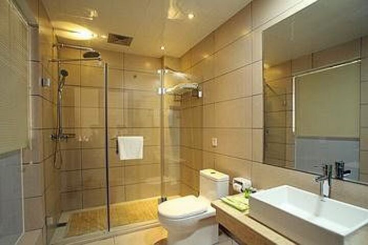 Room 2 of 10
