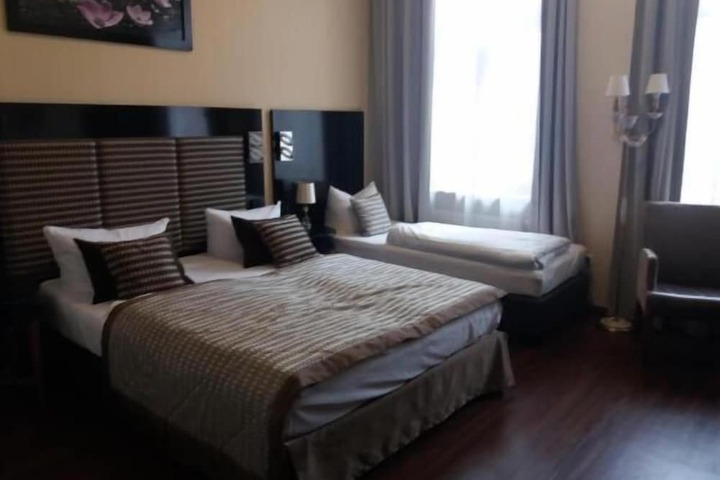 Room 10 of 21