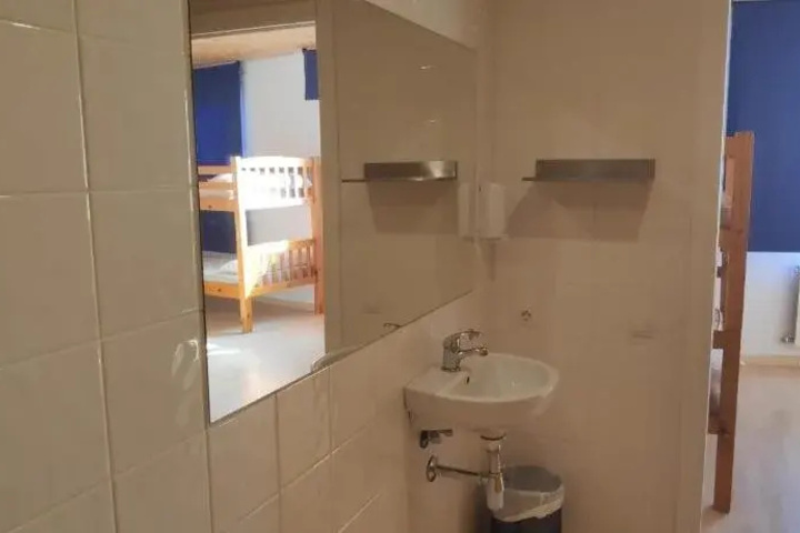 Room 8 of 17
