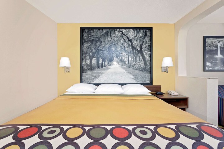 1 King Bed (7 of 7)