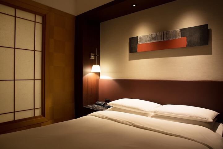 Room 8 of 124