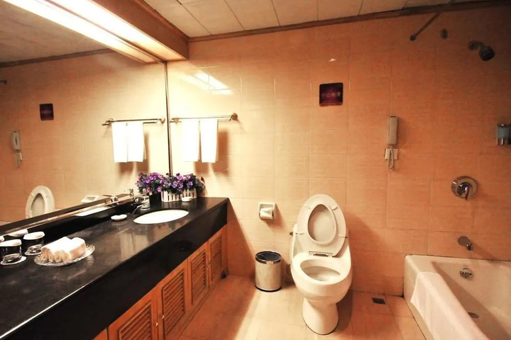 Room 7 of 19