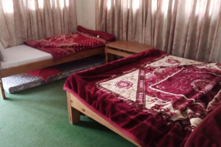Room 6 of 8