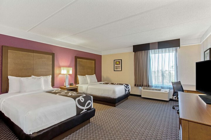 2 Double Beds (1 of 8)