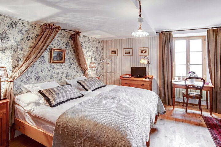 Room 12 of 42