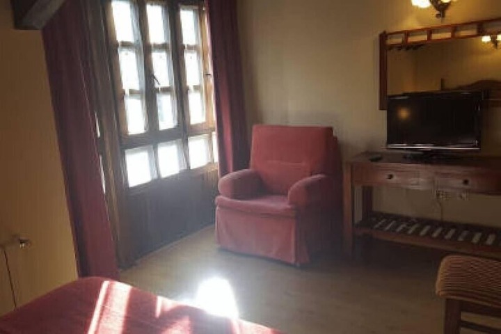 Room 8 of 16