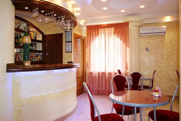 Lounge 44 of 51