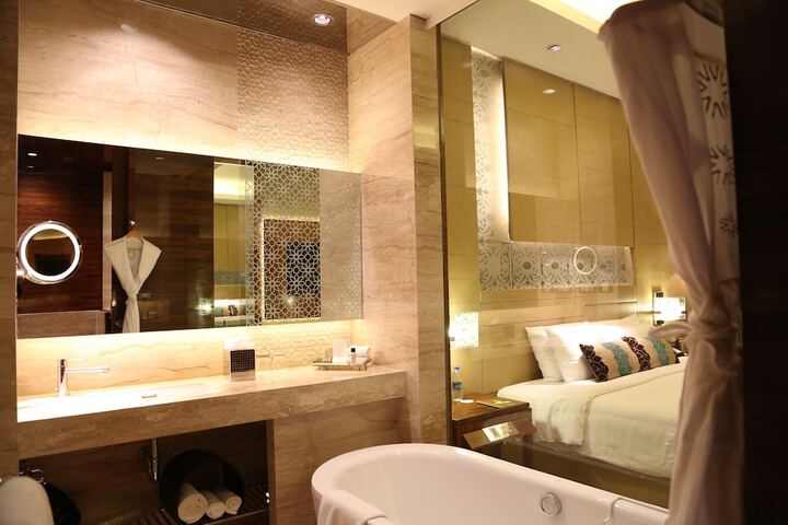 Room 43 of 87
