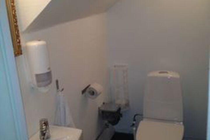 Room 10 of 12