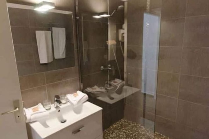 Room 7 of 17