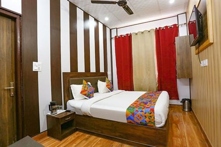Room 16 of 34