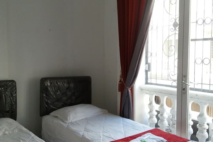 Room 7 of 32