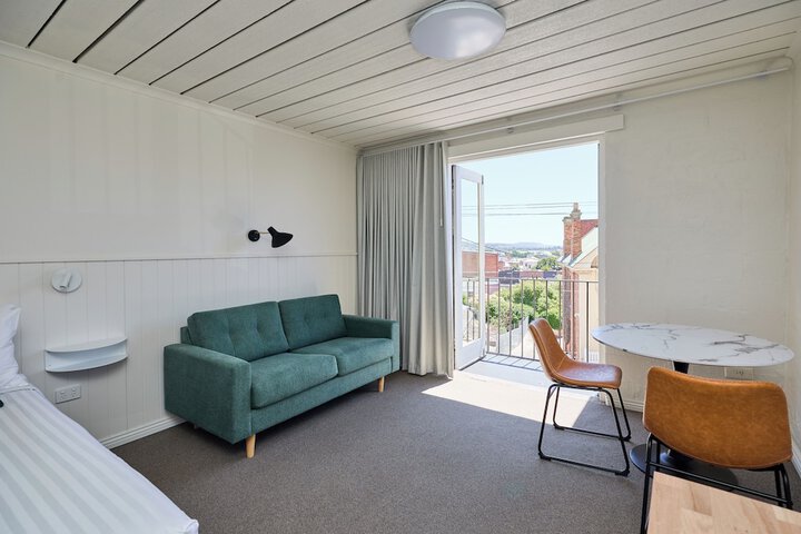 Room 9 of 21