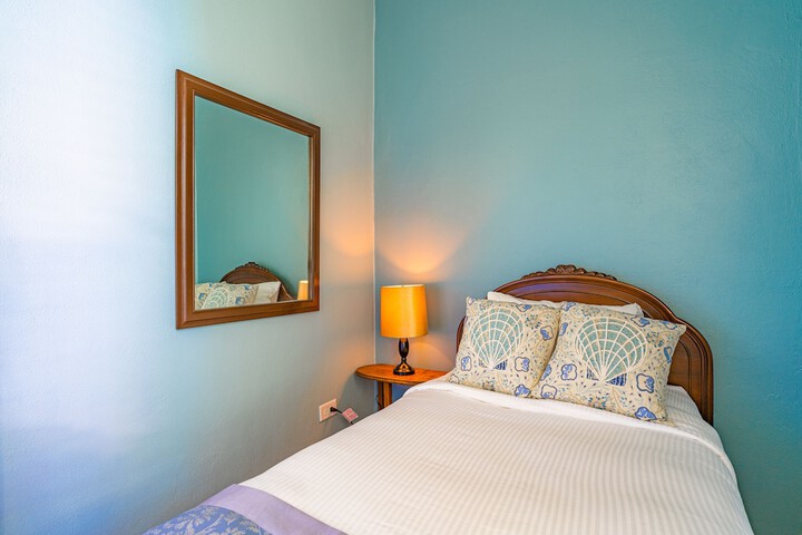 Room 46 of 175