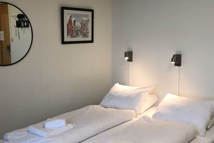 Room 9 of 63