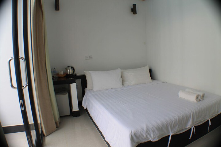 Room 13 of 36