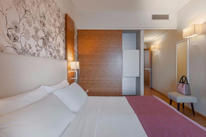 Room 10 of 83