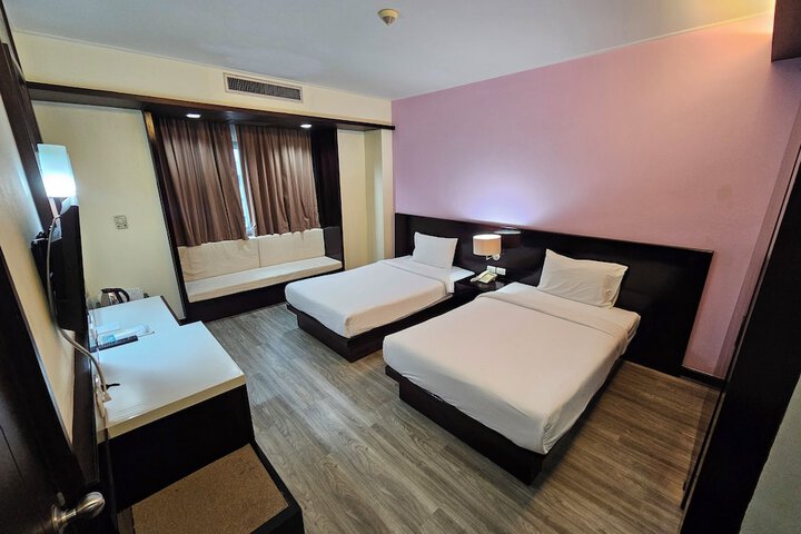 Room 8 of 25