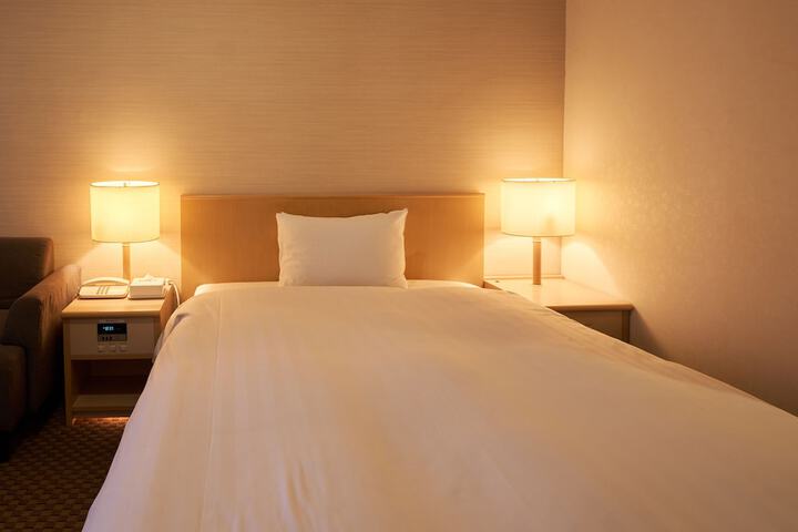 Room 26 of 103