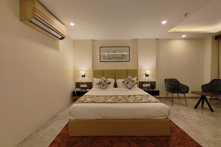 Room 12 of 33