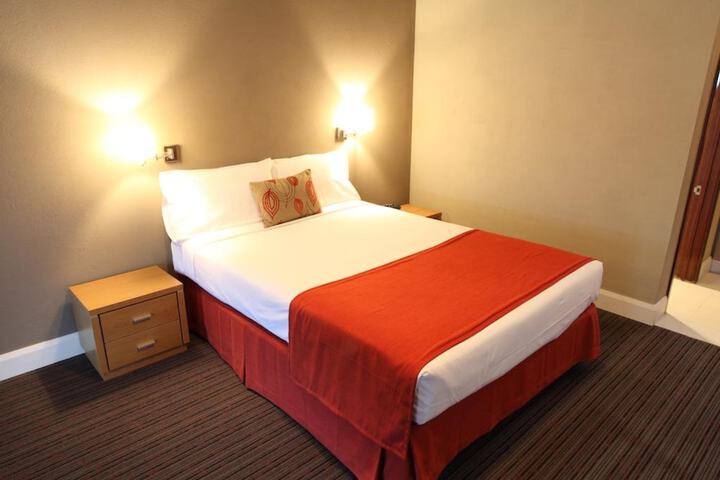 Room 6 of 32