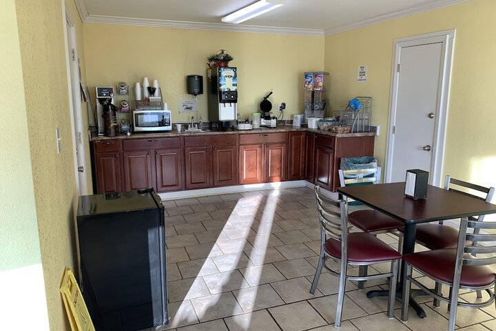 Breakfast/Coffee Service 23 of 28