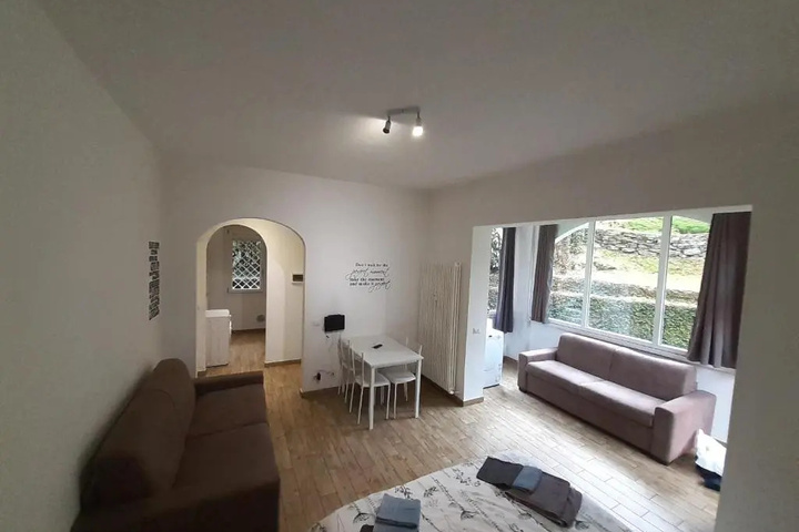 Room 5 of 9