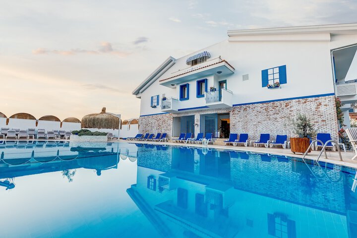 Pools & Facilities