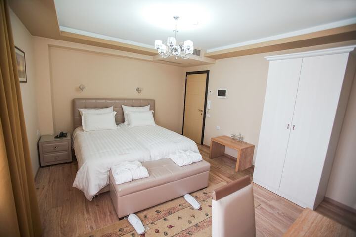 Room 9 of 20