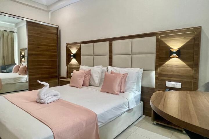 Room 2 of 8