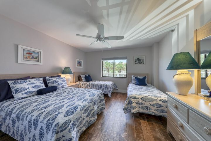 Room 3 of 106