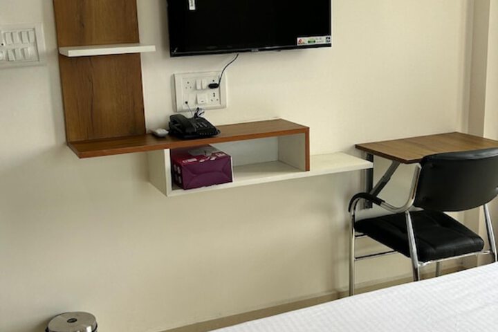 Room 11 of 29