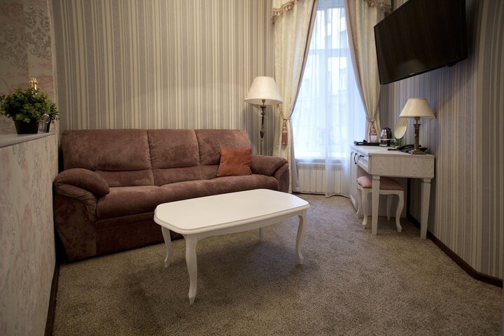 Room 13 of 38