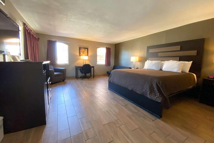 Standard | King Bed (2 of 21)