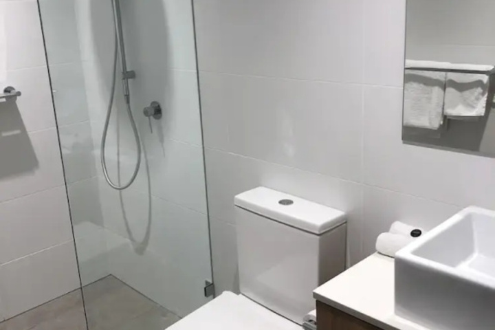 Room 8 of 16
