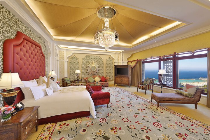 Room 12 of 80