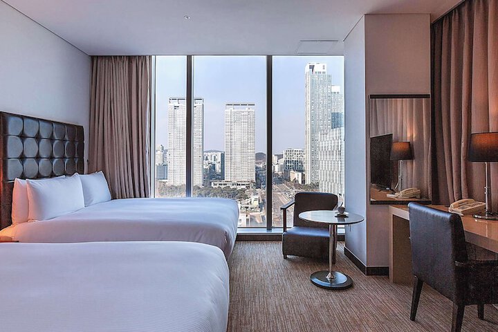 Room 14 of 97